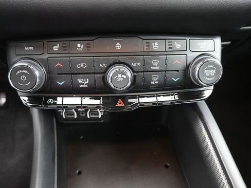 Used 2023 Dodge Durango GT image 4