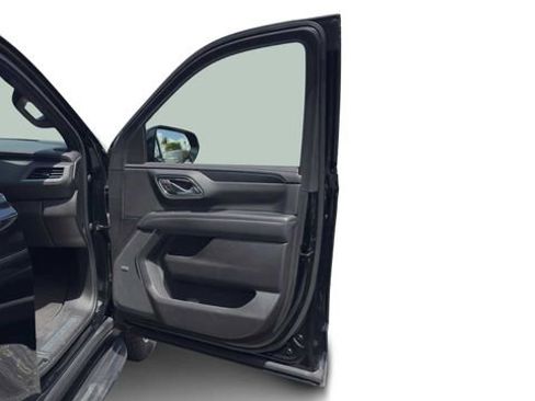 Used 2021 Chevrolet Suburban RST w/ Luxury Package RWD image 9