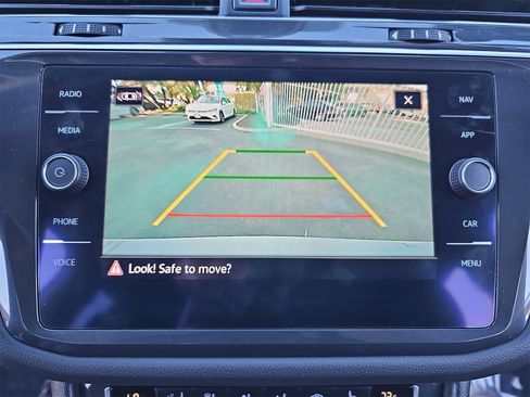 Certified 2021 Volkswagen Tiguan SEL image 25