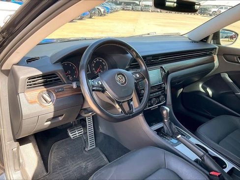 Used 2020 Volkswagen Passat 2.0T SEL image 18