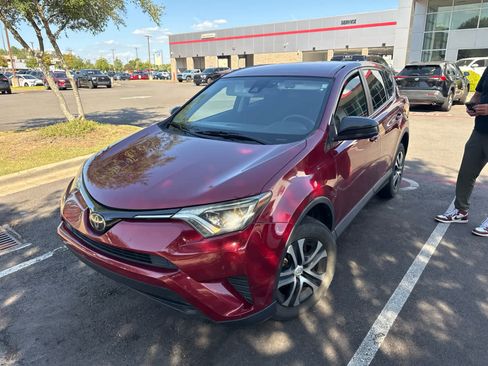 Used 2018 Toyota RAV4 LE AWD/4WD image 7
