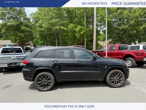 Used 2019 Jeep Grand Cherokee Altitude AWD/4WD image 2
