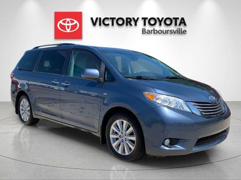 Used 2017 Toyota Sienna XLE Premium AWD/4WD image 5