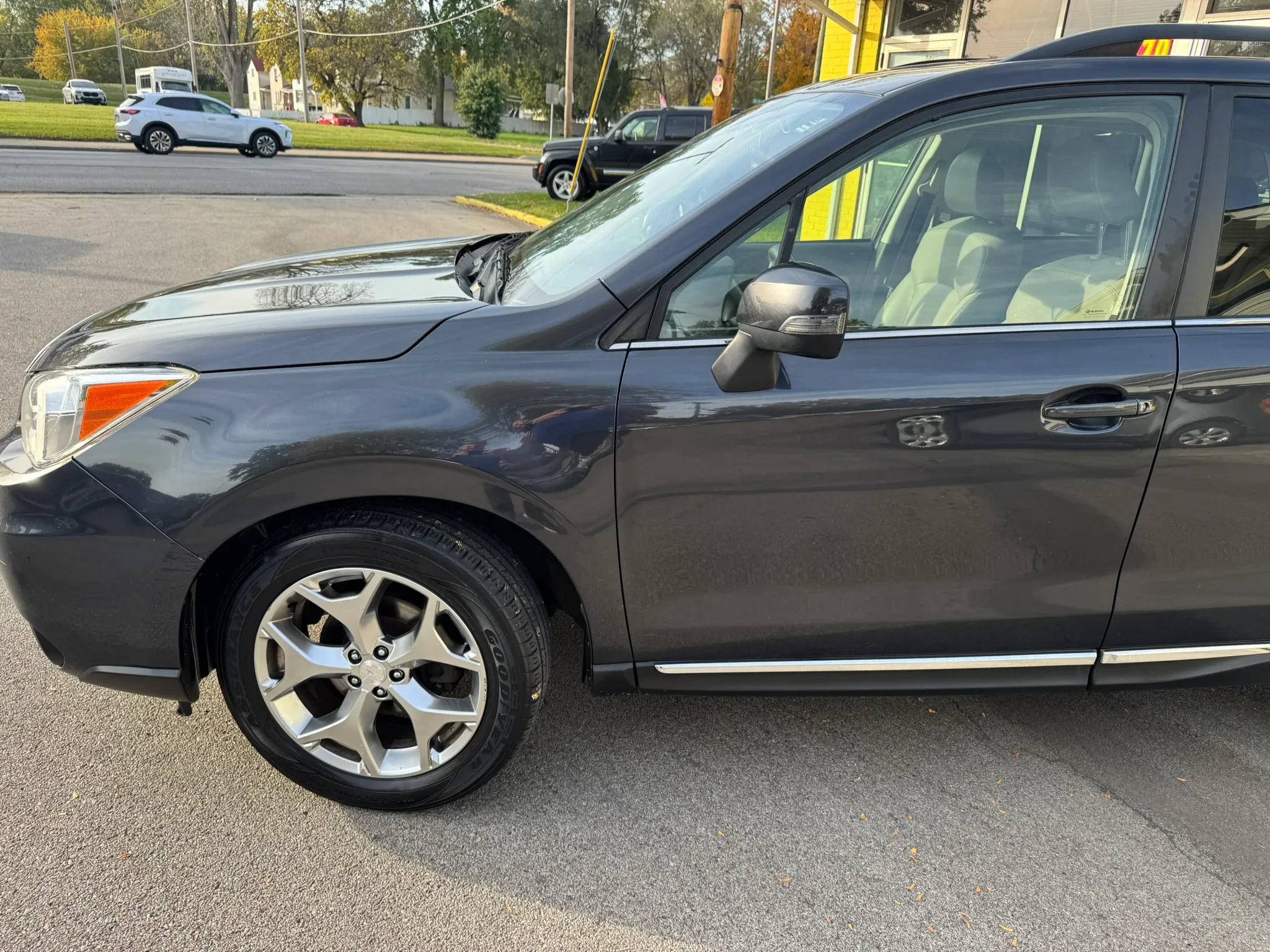 Used 2015 Subaru Forester 2.5i Touring w/ Eyesight & Navigation System AWD/4WD image 4
