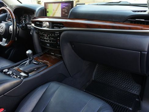 Used 2017 Lexus LX 570 4WD image 11