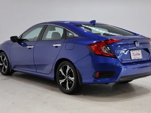 Used 2017 Honda Civic Touring image 6