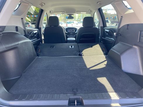 Used 2024 GMC Terrain SLE image 17