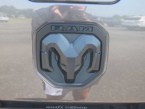Used 2024 RAM 2500 Big Horn w/ Night Edition AWD/4WD image 17