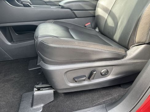 Certified 2024 Nissan Pathfinder SL image 29