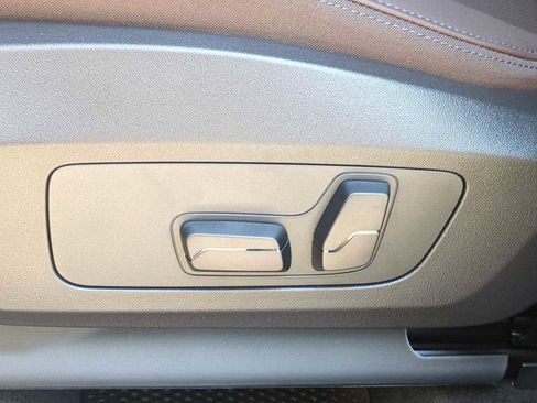 Used 2025 BMW X1 xDrive28i w/ Technology Package image 18