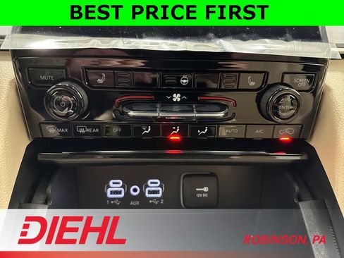 New 2025 Jeep Grand Cherokee Limited w/ Black Appearance Package image 32