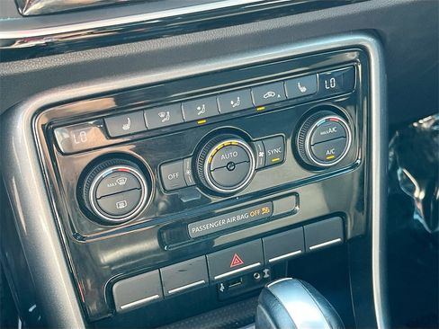 Used 2019 Volkswagen Beetle 2.0T SE image 15