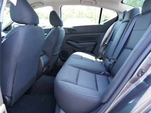 Used 2023 Nissan Altima 2.5 SV FWD image 12