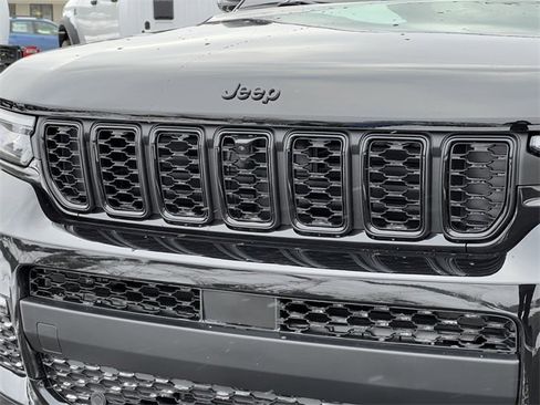 New 2025 Jeep Grand Cherokee L Limited w/ Luxury Tech Group II image 42