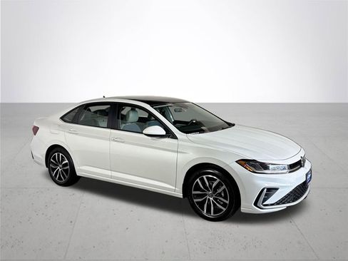 New 2025 Volkswagen Jetta SE image 4