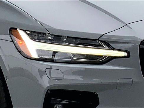 Used 2024 Volvo S60 B5 Plus image 24