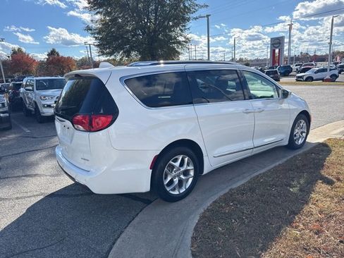 Used 2020 Chrysler Pacifica Limited image 7