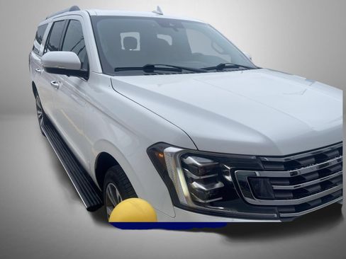 Used 2021 Ford Expedition Max Limited AWD/4WD image 3