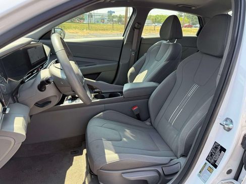 Used 2025 Hyundai Elantra SEL FWD image 10