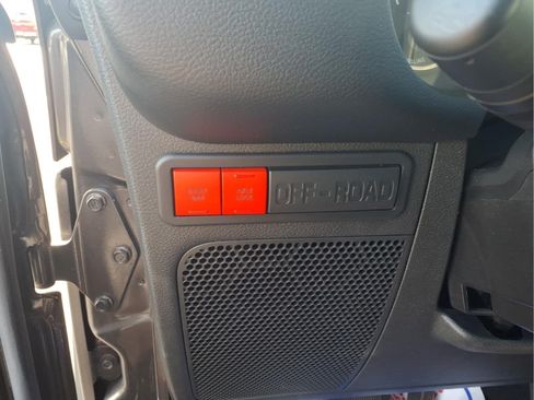 Used 2016 Jeep Wrangler Unlimited Rubicon AWD/4WD image 17