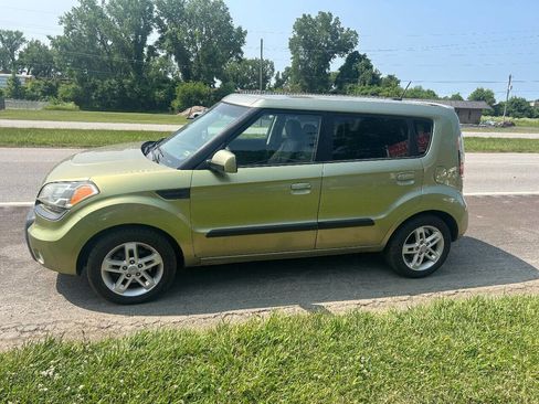 Used 2010 Kia Soul + w/ Audio Pkg image 3