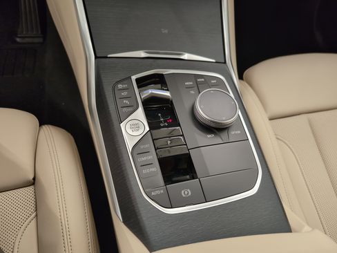 New 2025 BMW 330i Sedan w/ Premium Package image 18