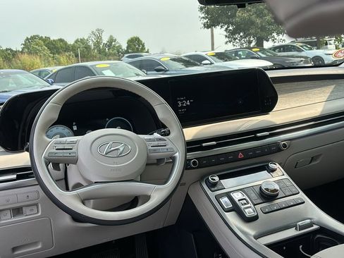 Used 2024 Hyundai Palisade Calligraphy image 13