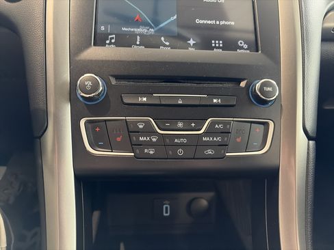 Used 2017 Ford Fusion SE image 39
