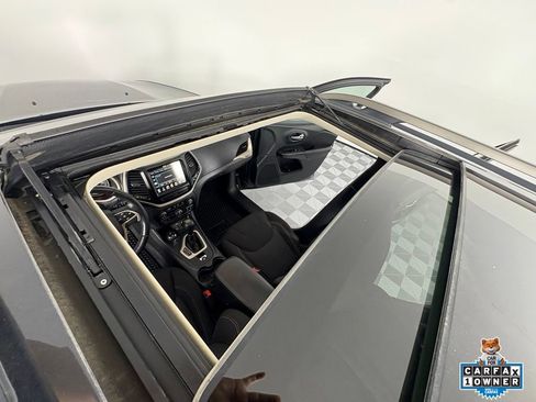 Used 2017 Jeep Cherokee 75th Anniversary AWD/4WD image 28
