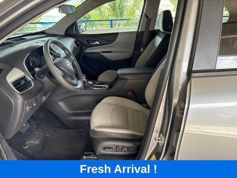 Used 2023 Chevrolet Equinox LS w/ LS Convenience Package FWD image 2