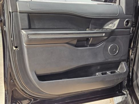 Used 2020 Ford Expedition XLT w/ Equipment Group 202A AWD/4WD image 20