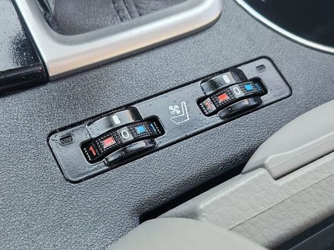 Used 2018 Toyota Highlander Limited image 30