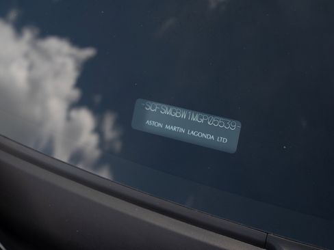 Used 2021 Aston Martin V8 Vantage Roadster RWD image 73