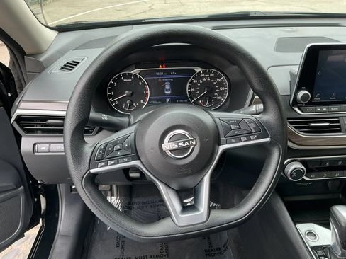 Used 2024 Nissan Altima 2.5 SV FWD image 27