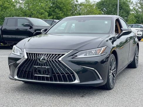 Used 2024 Lexus ES 300h w/ Premium Package FWD image 2