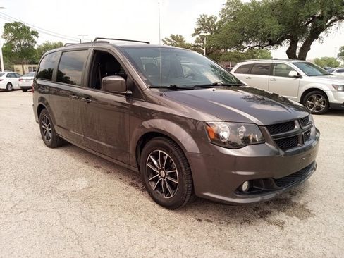 Used 2018 Dodge Grand Caravan GT FWD image 3