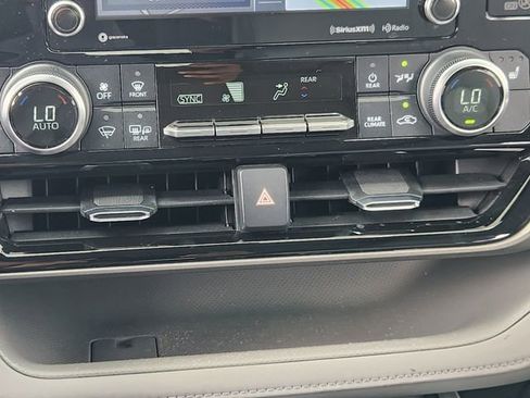 Used 2022 Toyota Highlander XLE image 15