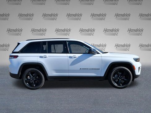 Used 2022 Jeep Grand Cherokee Altitude image 6