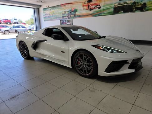 Used 2023 Chevrolet Corvette Stingray Premium Conv w/ Z51 Performance Package RWD image 3