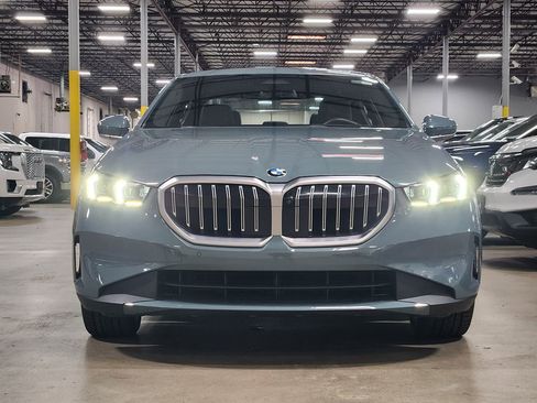 Used 2024 BMW 530i w/ Premium Package RWD image 2