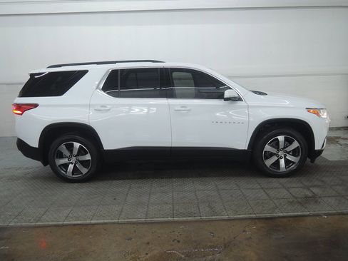 Used 2020 Chevrolet Traverse LT w/ LT Premium Package image 2