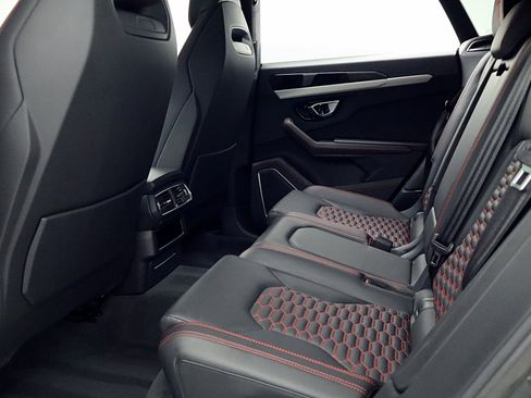 Used 2020 Lamborghini Urus image 44