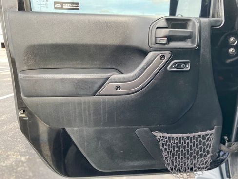 Used 2018 Jeep Wrangler Unlimited Sahara image 19