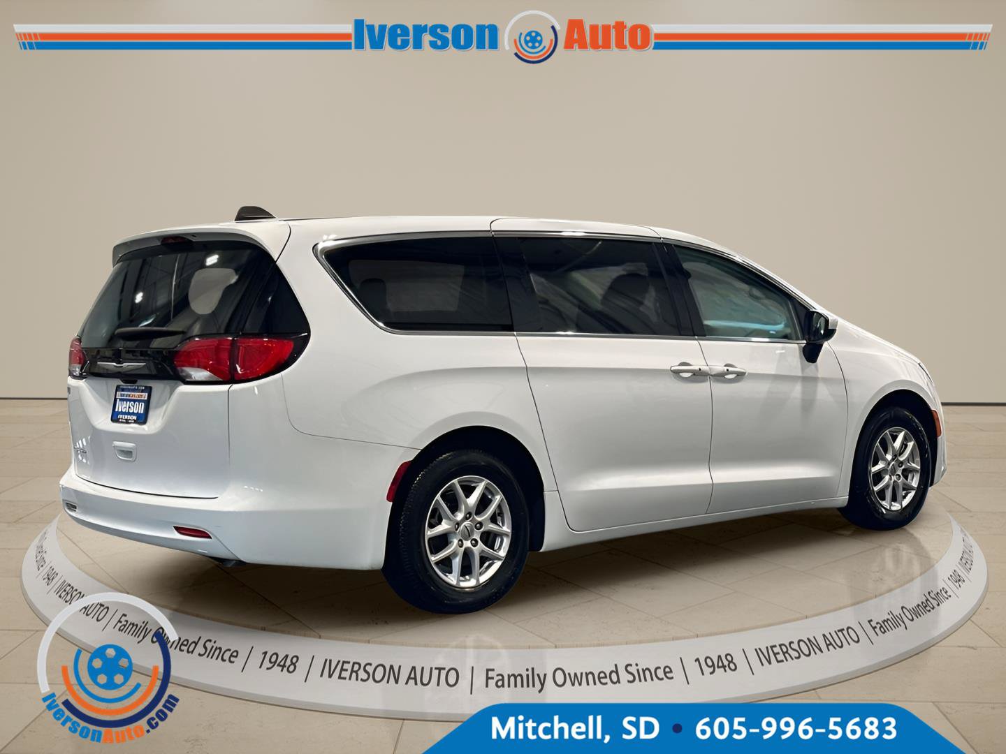 Used 2023 Chrysler Voyager LX FWD image 9