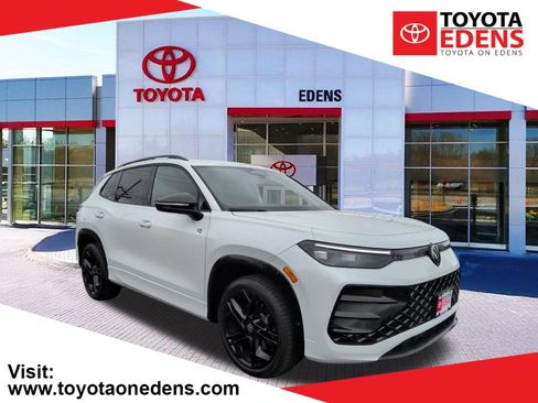 Used 2025 Volkswagen Tiguan SE R-Line image 1