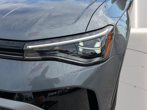 Certified 2025 Volkswagen Taos S FWD image 7