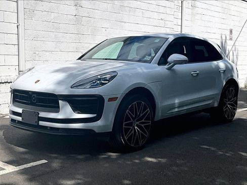 Certified 2024 Porsche Macan AWD/4WD image 1