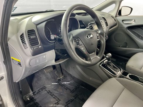 Used 2017 Kia Forte LX FWD image 9