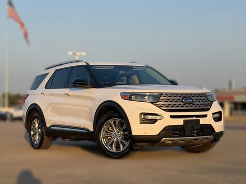 Used 2022 Ford Explorer Limited w/ Equipment Group 301A RWD image 2