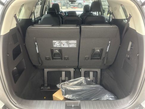 New 2026 Kia Carnival EX image 29